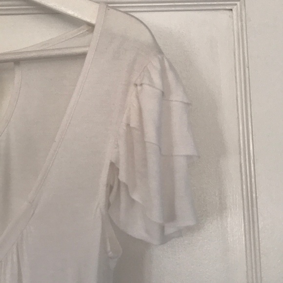 White t-shirt with cute ruffles sleeves - Picture 3 of 5